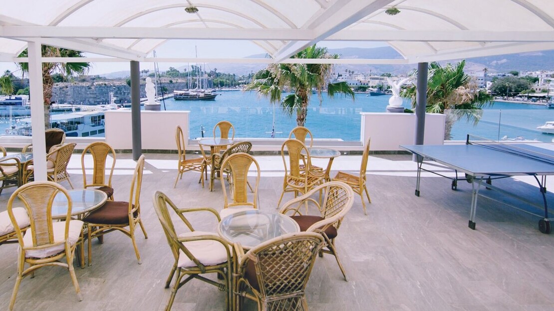 Kosta Palace City Hotel